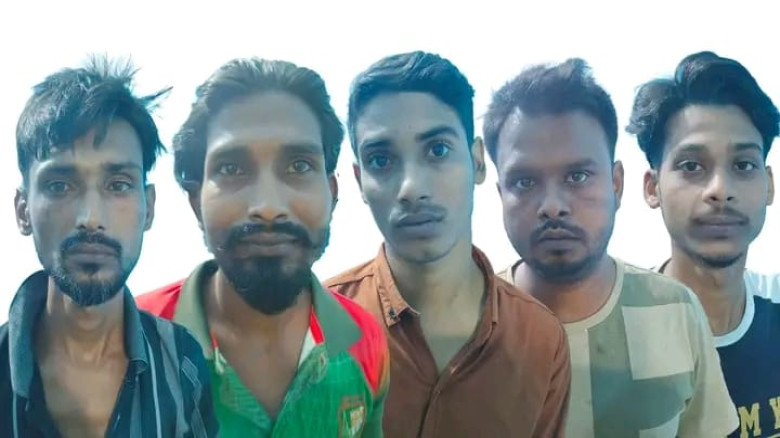 রাজশাহী চন্দ্রিমা থানা পুলিশের অভিযানে ৫ মাদক ব্যবসায়ী গ্রেপ