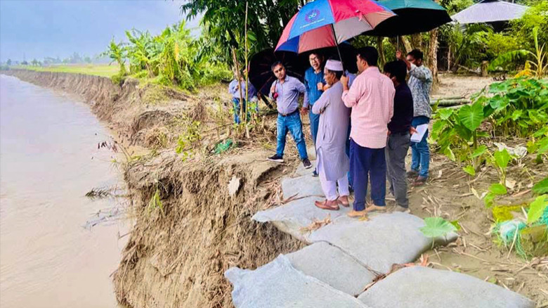 মাতামুহুরীর ভয়াবহ ভাঙনে নিঃস্ব শতাধিক পরিবার, স্থায়ী সমাধানে