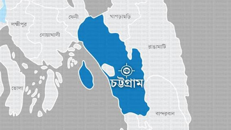 চট্টগ্রামে ব্যবসায়ীর এসইউভিতে হামলা, ঘটনাস্থল থেকে উদ্ধার ৪ 