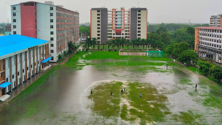 সামান্য বৃষ্টিতেই জলাবদ্ধ যবিপ্রবির একমাত্র কেন্দ্রীয় খেলার