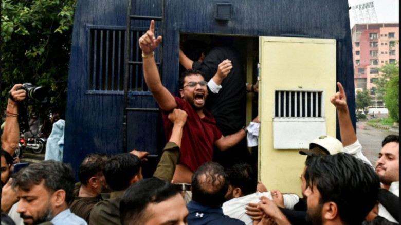 বিদেশি সংবাদমাধ্যমের জন্য নতুন বিধিনিষেধ পাকিস্তানের