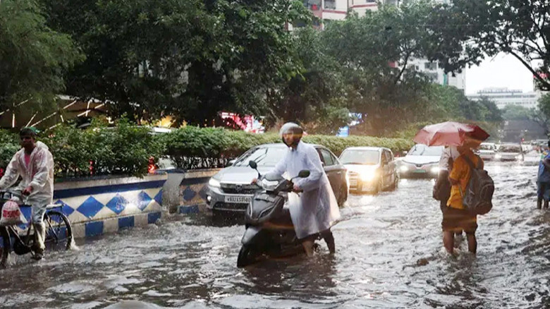 ভারতে বন্যা ও ভূমিধসে শতাধিক প্রাণহানি